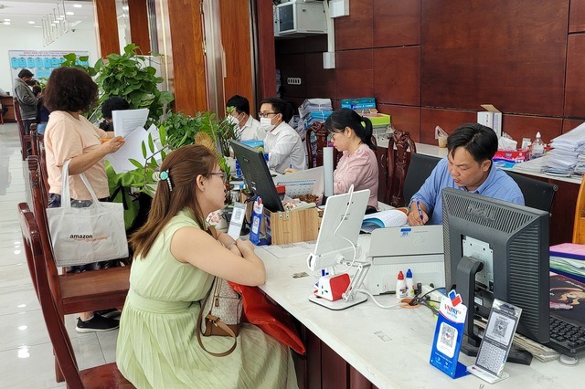 Cán bộ xin nghỉ hưu trước tuổi được hỗ trợ tăng thêm khác nhau, Bộ Nội vụ đề xuất mức trần- Ảnh 1. Cán bộ xin nghỉ hưu trước tuổi được hỗ trợ tăng thêm khác nhau, Bộ Nội vụ đề xuất mức trần- Ảnh 1.