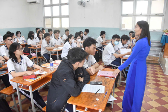 Học sinh lớp 12 Trường THPT Ten Lơ Man, TP HCM tích cực ôn luyện cho kỳ thi tốt nghiệp Ảnh: TẤN THẠNH Học sinh lớp 12 Trường THPT Ten Lơ Man, TP HCM tích cực ôn luyện cho kỳ thi tốt nghiệp Ảnh: TẤN THẠNH