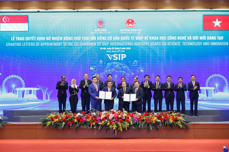 Việt Nam - Singapore ký kết nhiều văn kiện hợp tác quan trọng- Ảnh 7. Việt Nam - Singapore ký kết nhiều văn kiện hợp tác quan trọng- Ảnh 7.