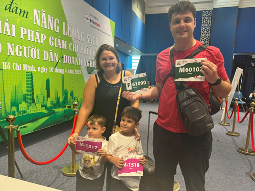 Gia đình anh Daniil Chekmarev tham gia Giải Half-marathon “Tự hào Tổ quốc tôi” Gia đình anh Daniil Chekmarev tham gia Giải Half-marathon “Tự hào Tổ quốc tôi”