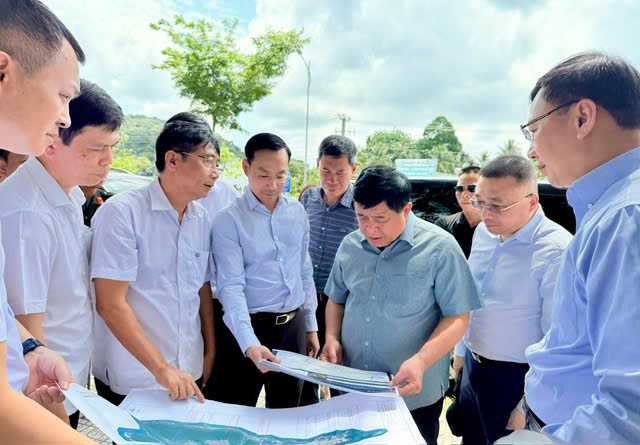 Phó Thủ tướng Nguyễn Chí Dũng khảo sát các công trình phục vụ APEC 2027 tại Phú Quốc- Ảnh 2. Phó Thủ tướng Nguyễn Chí Dũng khảo sát các công trình phục vụ APEC 2027 tại Phú Quốc- Ảnh 2.