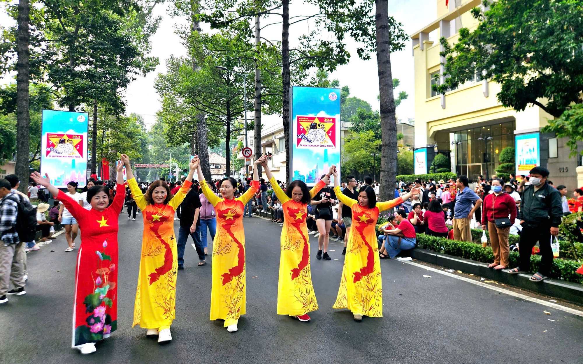  Dịp lễ 30-4: Rợp khách đi Suối Tiên, Củ Chi, tour Biệt động Sài Gòn  - Ảnh 1.