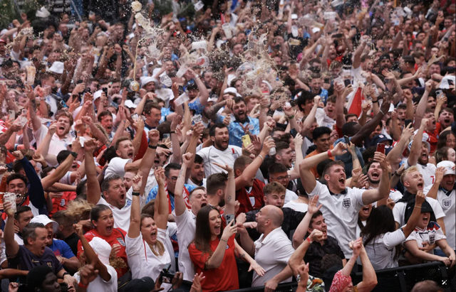 Nước Anh sẵn sàng cho màn đại tiệc mừng ngôi vô địch Euro 2024- Ảnh 5. Nước Anh sẵn sàng cho màn đại tiệc mừng ngôi vô địch Euro 2024- Ảnh 5.