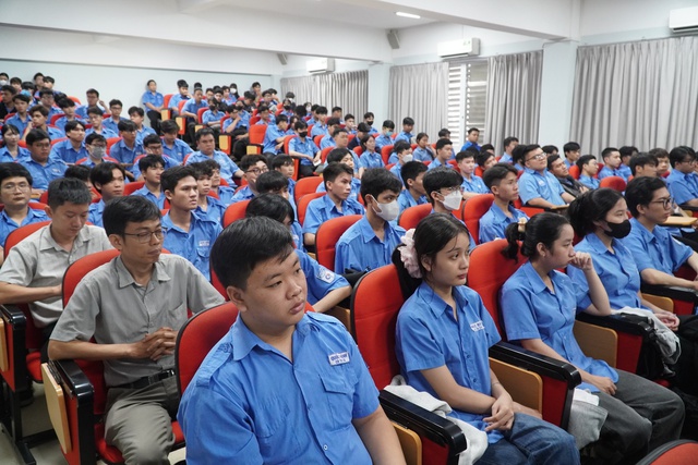 Sinh viên công nghệ thông tin "lập trình" tư duy để làm chủ AI- Ảnh 3. Sinh viên công nghệ thông tin "lập trình" tư duy để làm chủ AI- Ảnh 3.