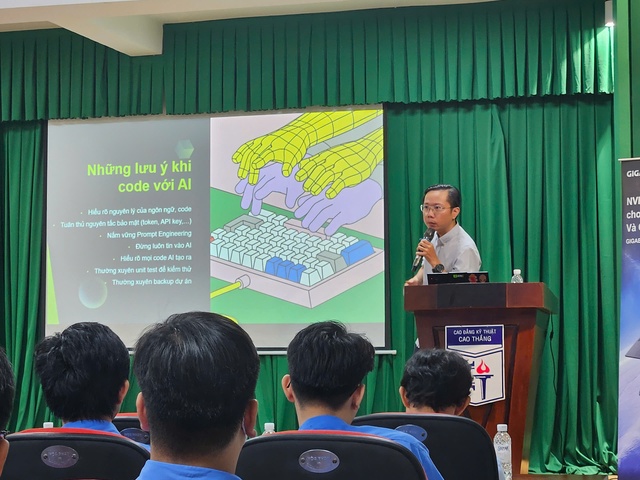 Sinh viên công nghệ thông tin "lập trình" tư duy để làm chủ AI- Ảnh 2. Sinh viên công nghệ thông tin "lập trình" tư duy để làm chủ AI- Ảnh 2.