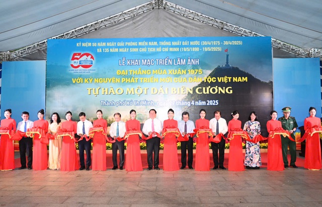 Khai mạc triển lãm “Đại thắng Mùa Xuân 1975 với Kỷ nguyên phát triển mới của dân tộc Việt Nam” - Ảnh 1.