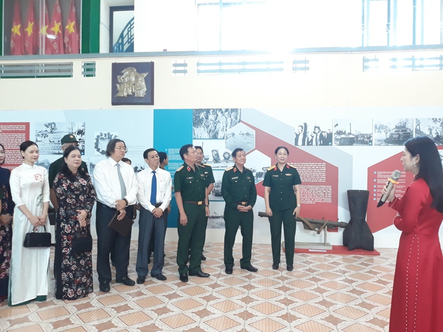 Khai mạc triển lãm chuyên đề "50 năm vang mãi bản hùng ca"- Ảnh 9.