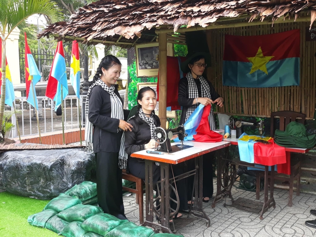 Khai mạc triển lãm chuyên đề "50 năm vang mãi bản hùng ca"- Ảnh 14.