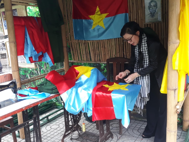 Khai mạc triển lãm chuyên đề "50 năm vang mãi bản hùng ca"- Ảnh 13.