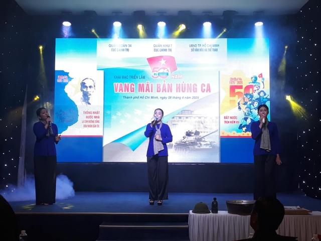 Khai mạc triển lãm chuyên đề "50 năm vang mãi bản hùng ca"- Ảnh 1.