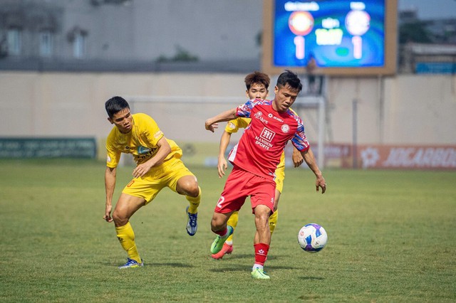 HLV Phùng Thanh Phương "đau đầu" giải bài toán nhân sự CLB TP HCM- Ảnh 1. HLV Phùng Thanh Phương "đau đầu" giải bài toán nhân sự CLB TP HCM- Ảnh 1.