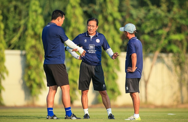 HLV Phùng Thanh Phương "đau đầu" giải bài toán nhân sự CLB TP HCM- Ảnh 5. HLV Phùng Thanh Phương "đau đầu" giải bài toán nhân sự CLB TP HCM- Ảnh 5.