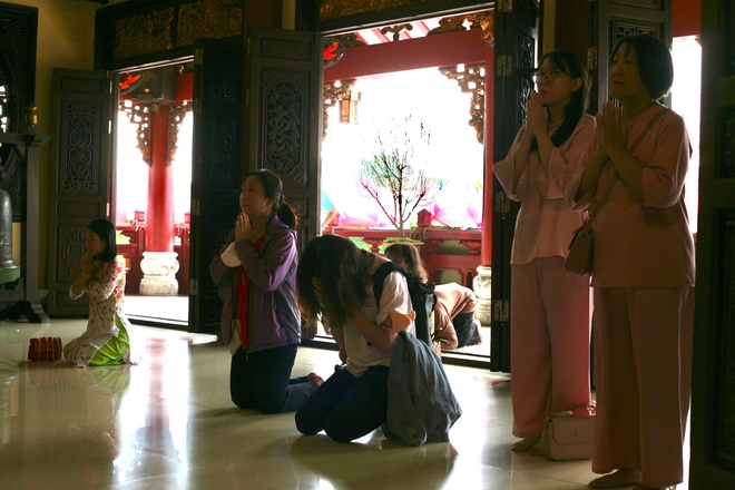 Người dân du xuân, đi lễ ở những ngôi chùa nổi tiếng bậc nhất TP HCM- Ảnh 19. Người dân du xuân, đi lễ ở những ngôi chùa nổi tiếng bậc nhất TP HCM- Ảnh 19.