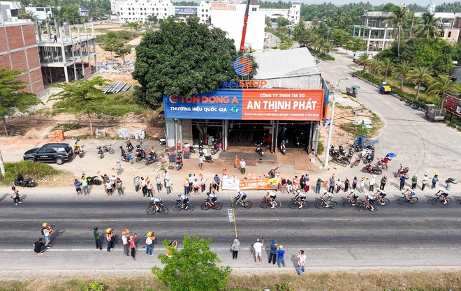 Cúp Truyền hình HTV-Tôn Đông Á 2025: Cuộc rượt đuổi nghẹt thở trên đường về Quy Nhơn- Ảnh 1. Cúp Truyền hình HTV-Tôn Đông Á 2025: Cuộc rượt đuổi nghẹt thở trên đường về Quy Nhơn- Ảnh 1.