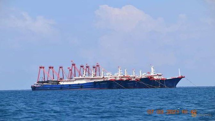 Philippines: Hàng trăm tàu Trung Quốc tỏa ra ở quần đảo Trường Sa - Ảnh 1. Philippines: Hàng trăm tàu Trung Quốc tỏa ra ở quần đảo Trường Sa - Ảnh 1.