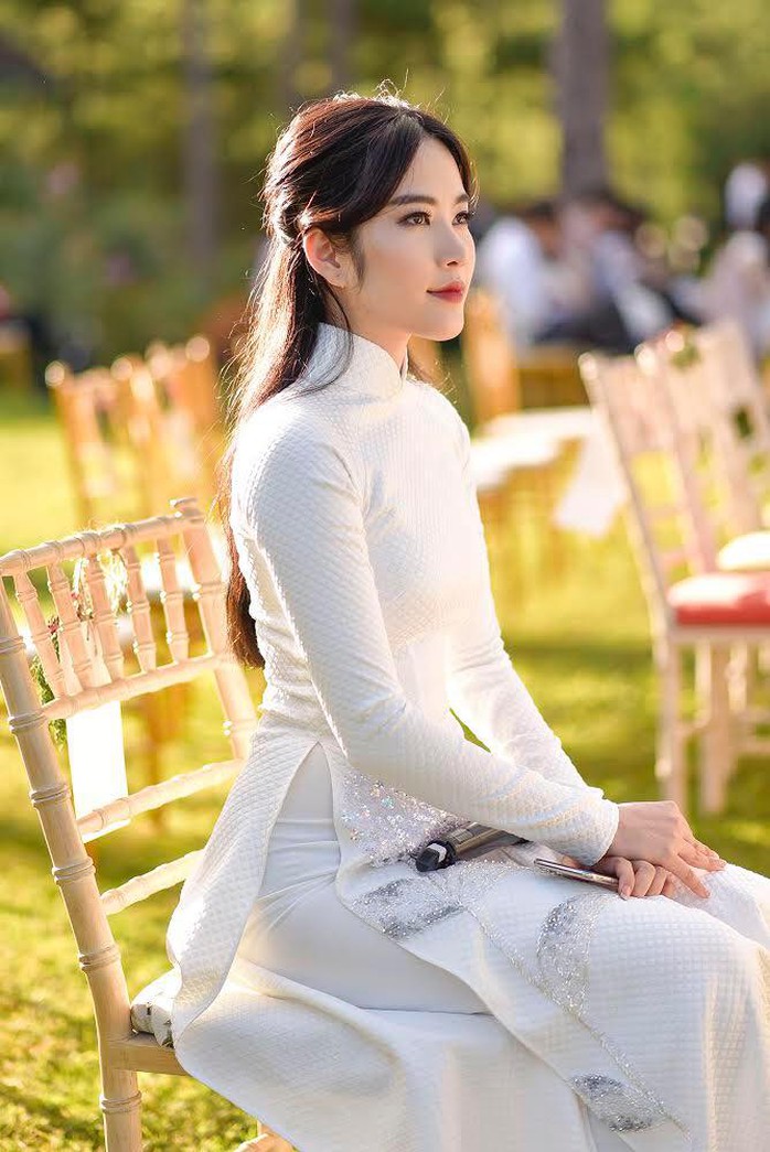 Nam Em phủ nhận muốn lấy Bạch Công Khanh làm chồng - Ảnh 1. Nam Em phủ nhận muốn lấy Bạch Công Khanh làm chồng - Ảnh 1.