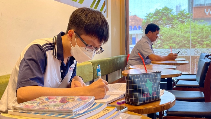 Gen Z chi tiền mua… không khí quán cà phê - Ảnh 1. Gen Z chi tiền mua… không khí quán cà phê - Ảnh 1.
