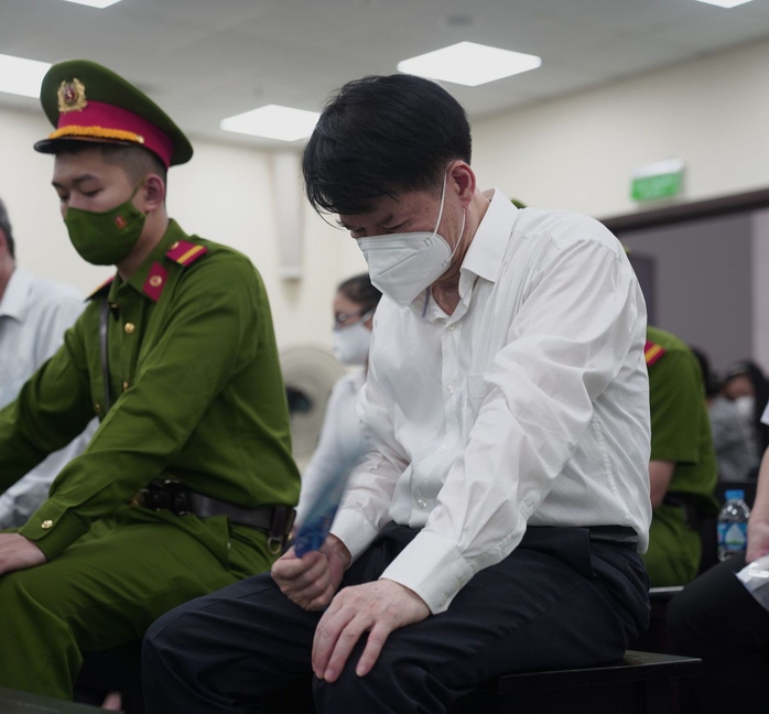 Ký 6 loại thuốc giả chữa bệnh, nguyên thứ trưởng Trương Quốc Cường nói: “Tôi lấy làm tiếc” - Ảnh 1. Ký 6 loại thuốc giả chữa bệnh, nguyên thứ trưởng Trương Quốc Cường nói: “Tôi lấy làm tiếc” - Ảnh 1.