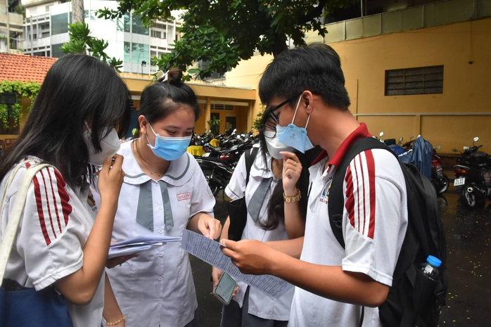 Kỳ thi tốt nghiệp THPT năm 2022: Môn Ngoại ngữ dễ, mời xem gợi ý giải đề - Ảnh 3. Kỳ thi tốt nghiệp THPT năm 2022: Môn Ngoại ngữ dễ, mời xem gợi ý giải đề - Ảnh 3.