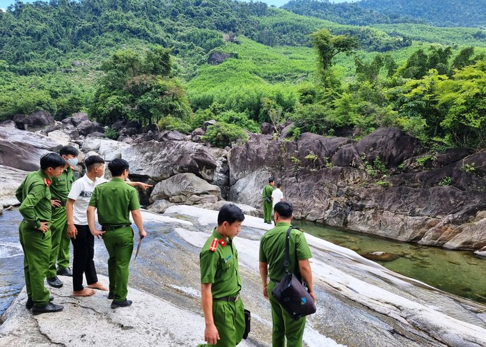 Đi tắm suối sau lễ khai giảng, 2 học sinh chết đuối - Ảnh 1. Đi tắm suối sau lễ khai giảng, 2 học sinh chết đuối - Ảnh 1.