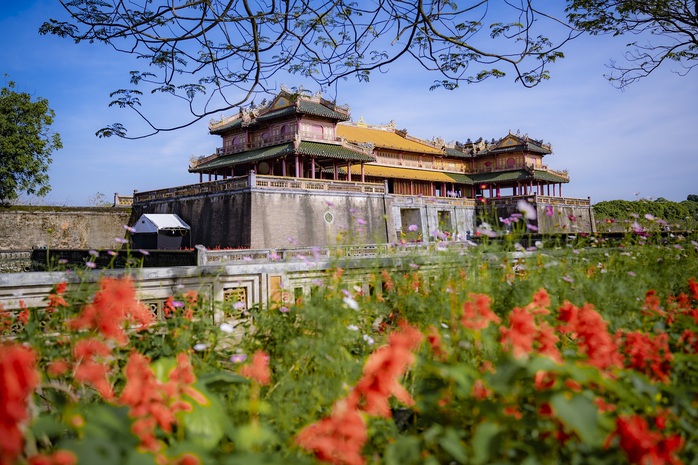 Đại nội Huế nhộn nhịp du khách sáng mùng 1 Tết - Ảnh 4. Đại nội Huế nhộn nhịp du khách sáng mùng 1 Tết - Ảnh 4.