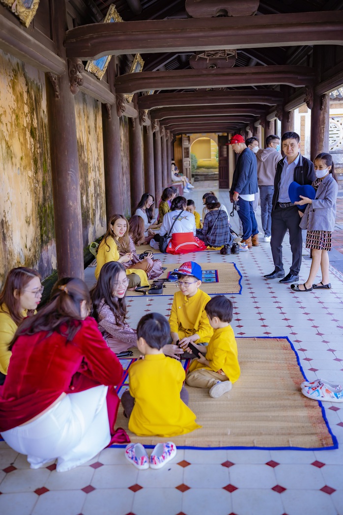 Đại nội Huế nhộn nhịp du khách sáng mùng 1 Tết - Ảnh 11. Đại nội Huế nhộn nhịp du khách sáng mùng 1 Tết - Ảnh 11.