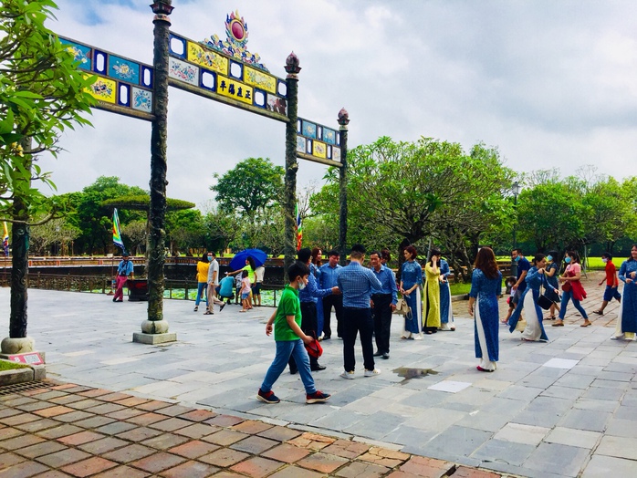 Chuyện chưa kể về việc Đại nội Huế lần đầu bán vé tham quan - Ảnh 2. Chuyện chưa kể về việc Đại nội Huế lần đầu bán vé tham quan - Ảnh 2.