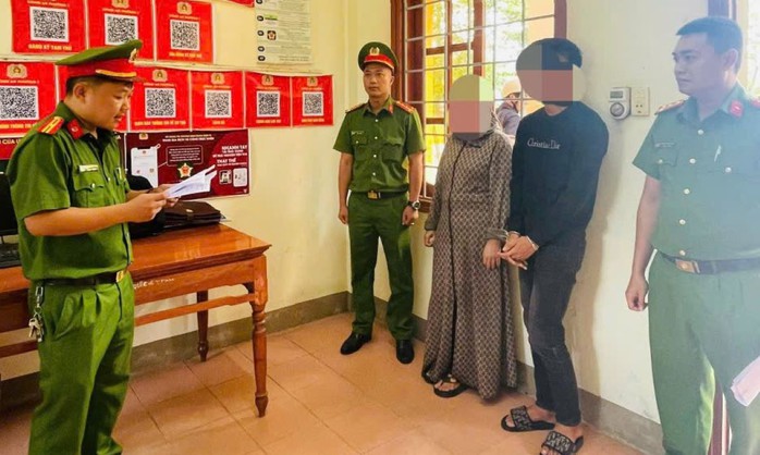 Khởi tố nhóm thanh niên vác mã tấu gây rối, cố ý gây thương tích trên phố- Ảnh 1. Khởi tố nhóm thanh niên vác mã tấu gây rối, cố ý gây thương tích trên phố- Ảnh 1.