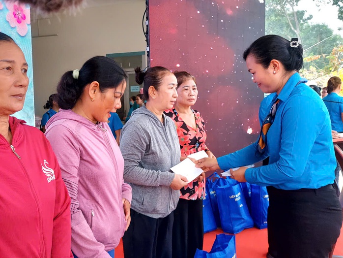 TP HCM: Nhiều chương trình chăm lo Tết thiết thực cho đoàn viên - lao động- Ảnh 3. TP HCM: Nhiều chương trình chăm lo Tết thiết thực cho đoàn viên - lao động- Ảnh 3.