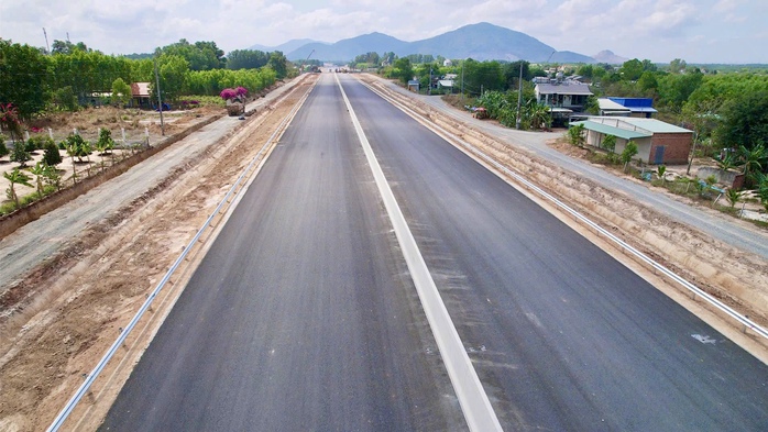 Thủ tướng Chính phủ khảo sát dự án cao tốc Biên Hoà - Vũng Tàu- Ảnh 2. Thủ tướng Chính phủ khảo sát dự án cao tốc Biên Hoà - Vũng Tàu- Ảnh 2.
