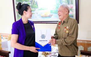 Trình Chủ tịch nước tặng quà người có công dịp kỷ niệm 50 năm Ngày Giải phóng miền Nam