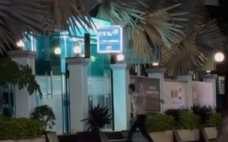Công an làm việc với người đàn ông đập phá nhiều trụ ATM