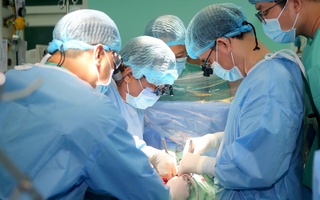 4 bệnh nhân được ghép tim, gan và giác mạc từ một người hiến